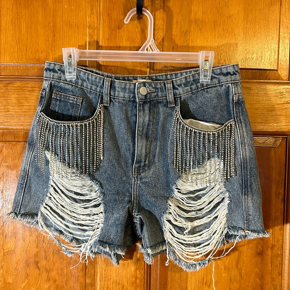 Pol Women’s Distress Raw hem W/rhinestone links on pockets Size Lg